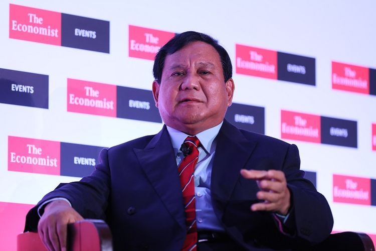 Calon Presiden Nomor Urut 02 Prabowo Subianto  berbicara sebagai keynote interviewee di di acara “The World in 2019” Gala Dinner yang digelar oleh Majalah The Economist di Hotel Hyatt, Singapura, Selasa (27/11)