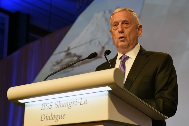 Menhan AS Jim Mattis saat berbicara di Singapura, Sabtu (3/6/2017).