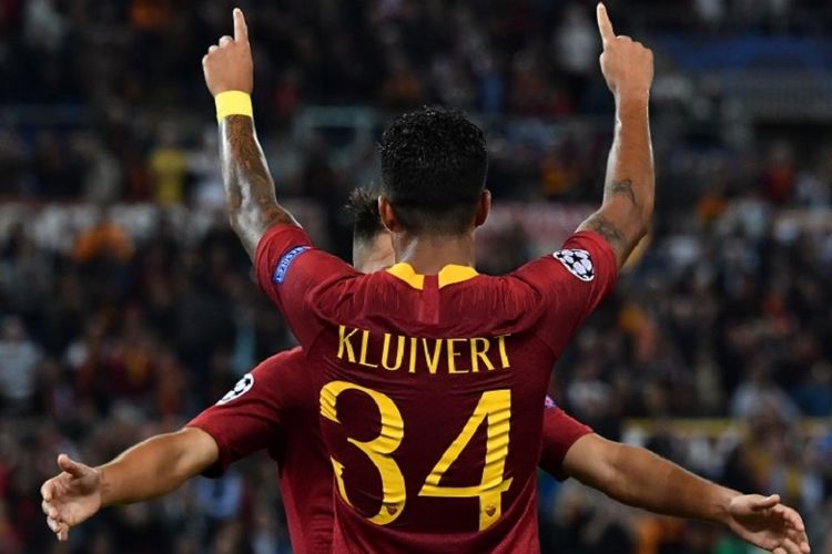 Justin Kluivert merayakan gol AS Roma ke gawang Viktoria Plzen pada pertandingan Liga Champions di Stadion Olimpico, 2 Oktober 2018. 
