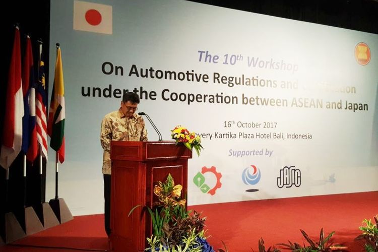 Putu Juli Ardika ketika memberikan sambutan pada The 10th Workshop on Automotive Regulation and Certification Under the Cooperation Between ASEAN and Japan di Kuta, Bali, Rabu (18/10/2017).