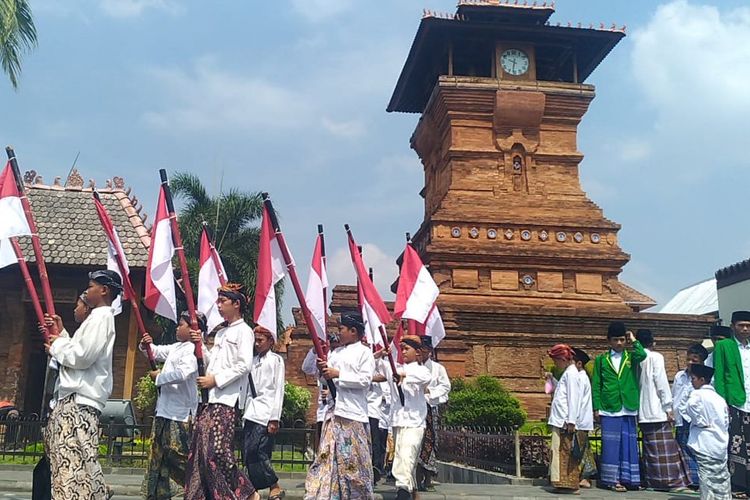 Peringatan Hari Santri Nasional di kawasan Masjid Menara Kudus, Jawa Tengah, Senin (22/10/2018).‎