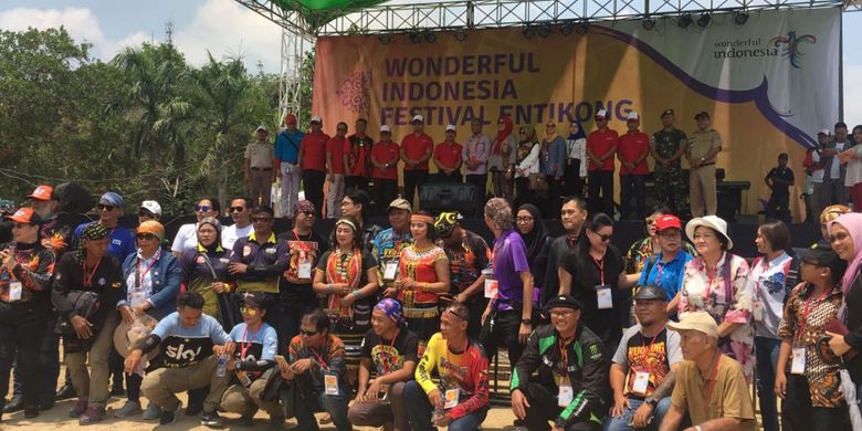 Suasana Festival Crossborder Entikong di Kalimantan pada Kamis (22/2/2019)