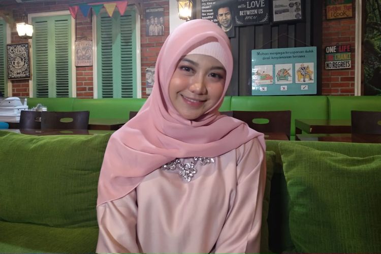 Ghea Indrawari saat ditemui usai buka puasa bersama para penggemar di kawasan Tebet, Jakarta Selatan, Minggu (19/5/2019).