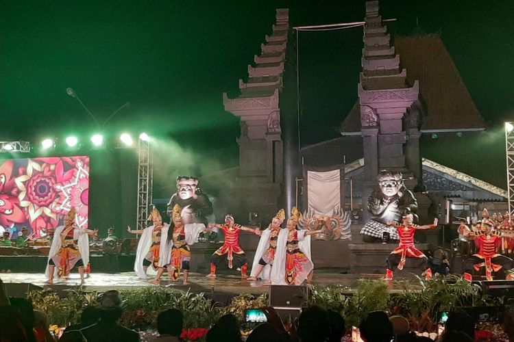 Salah satu pertunjukan seni tari dalam rangka Festival Panji Nusantara 2019 di Malang, Kamis (11/7/2019).