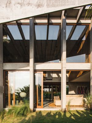 Rumah tropis di Bali karya Patisandhika dan Daniel Mitchell.