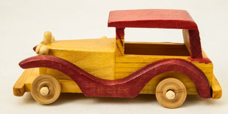 Ilustrasi mobil-mobilan dari kayu