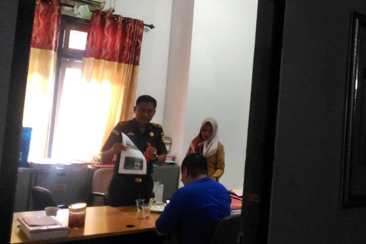 Kejaksaan Negeri Nunukan menetapkan Alex selaku direktur utama PT Karya Ngao sebagai  tersangka baru kasus dugaan korupsi rehabilitasi  kapal patroli Kantor Kesyahbandaran dan Otorita Pelabuhan (KSOP) Nunukan, Selasa (17/7/2018). 