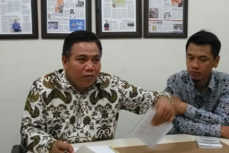 Kepala Ombudsman RI Perwakilan DIY Budhi Masthuri saat jumpa pers terkait keputusan pemanggilan kepada Rektor UGM 