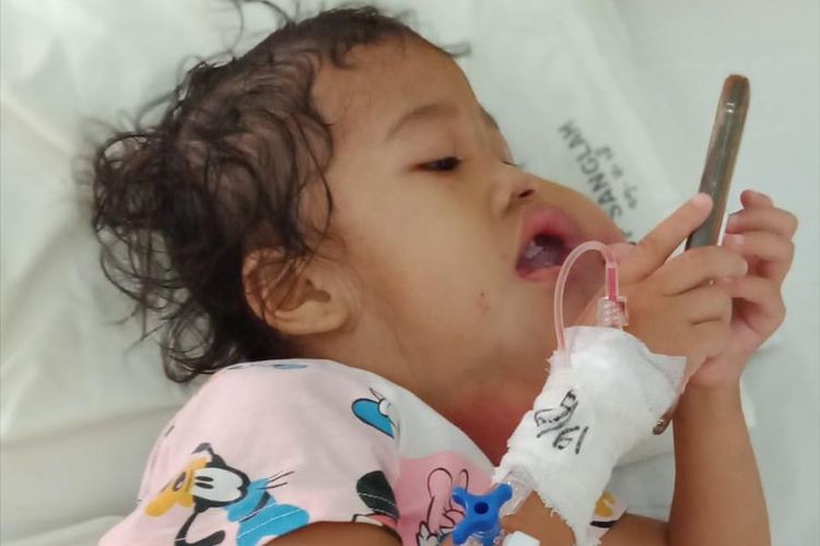 kondisi Alifa pada Senin (1/7/2019) saat dalam kemo di Rumah Sakit Sanglah Bali