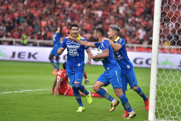 Artur Gevorkyan mencetak gol penyama kedudukan pada masa injury time babak kedua dalam laga Persija vs Persib di Stadion Utama Gelora Bung Karno, Rabu (10/7/2019). Pertandingan tersebut berakhir dengan skor 1-1. 