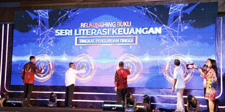 Penguatan literasi keuangan mahasiswa dalam acara  Aksimuda 2019 di Auditorium BPPT di Jakarta, Selasa (30/7/2019).

