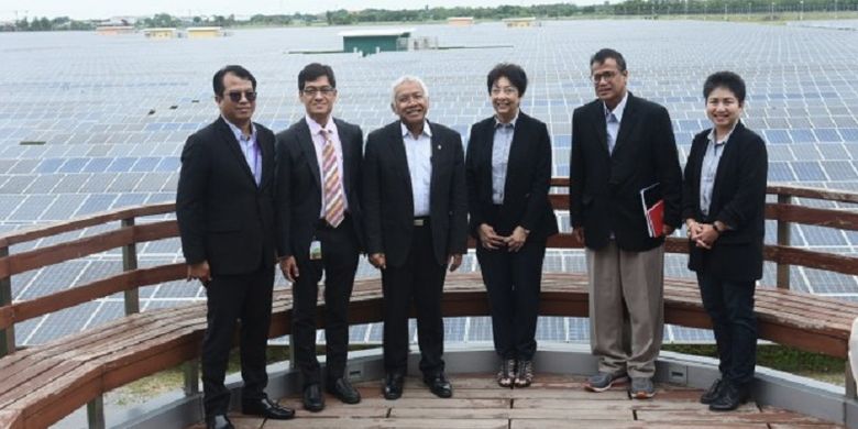 Wakil Ketua DPR RI Koordinator bidang Industri dan Pembangunan (Korinbang) Agus Hermanto saat meninjau BCPG Solar Farm di Thailand.