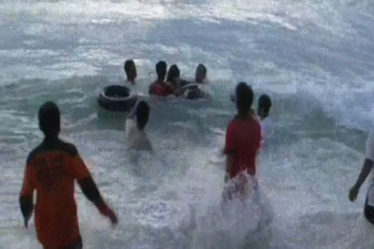 Seorang wisatawan tewas terseret gelombang di Pantai Dato, Majene, Sulawesi Barat, Senin (18/12/2017).