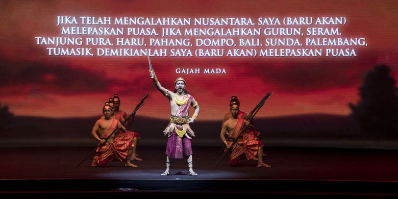 Gambaran tentang perjalanan Indonesia dipentaskan secara kolosal berbentuk drama, tari, dan musik di Marina Convention Center Semarang, Selasa (25/9/2018) malam. Pentas bertema Jejak Kirana Nusantara ini menjadi kegiatan Nation Building 2018, yakni program pembekalan soft skills untuk para penerima Djarum Beasiswa Plus yang digelar oleh Djarum Foundation.