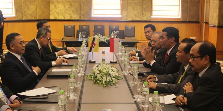 Delegasi AMAF Indonesia yang dipimpin oleh Menteri Pertanian RI Amran Sulaiman bertemu dengan delegasi AMAF Brunei Darussalam yang dipimpin oleh Menteri Pertanian Brunei Dato Ali Apong. Keduanya bertemu di sela-sela acara AMAF, Kamis (11/10/2018).