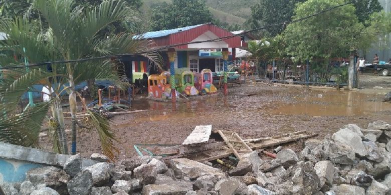 Banjir bandang menerjang Distrik Sentani, Kabupaten Jayapura, Papua, pada Sabtu (16/3/2019) malam hingga Minggu dini hari.
