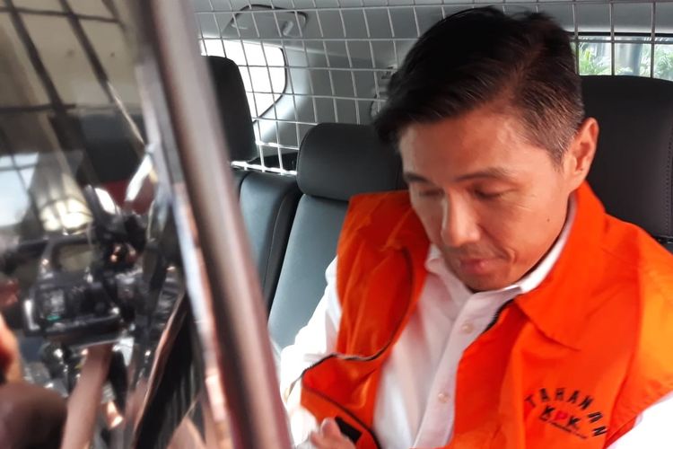 Kurniawan Eddy Tjokro di mobil tahanan KPK, Selasa (26/3/2019). 