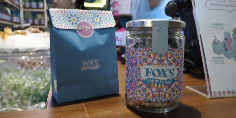 Foxs Candy Studio tahun ini menawarkan 6 pola desain kemasan baru bertema Maroko dengan 3 jenis kemasan berbeda, yaitu jar, paper box, dan favor bag. 