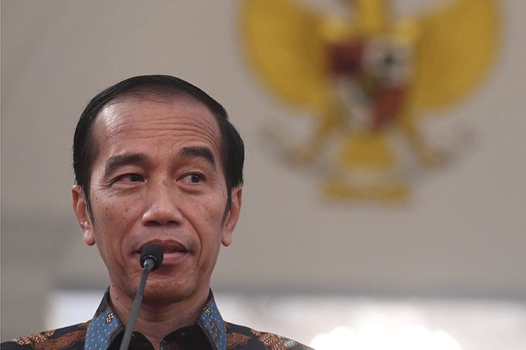 Presiden Joko Widodo menyampaikan keterangan terkait kerusuhan pascapengumunan hasil pemilu 2019 di Istana Merdeka, Jakarta, Rabu (22/5/2019). Presiden mengatakan tidak akan memberi toleransi kepada pihak-pihak yg akan mengganggu keamanan, proses demokrasi dan persatuan negara serta tidak akan memberikan ruang untuk perusuh yg akan merusak Negara Kesatuan Repubik Indonesia.