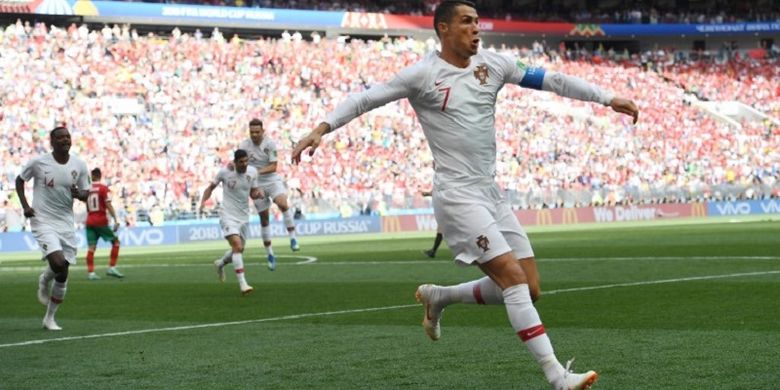 Kapten Portugal, Cristiano Ronaldo, merayakan gol sundulannya ke gawang Maroko pada pertandingan Grup B Piala Dunia 2018 di Stadion Luzhniki, 20 Juni 2018. 