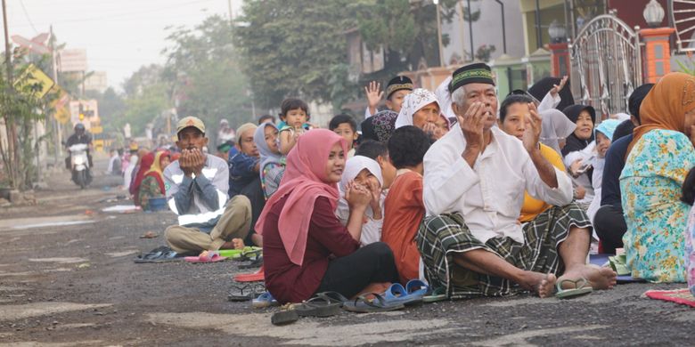 Barikan, selamatan di Desa Lemahbangkulon, Kecamatan Singojuruh, Banyuwangi, Jawa Timur.