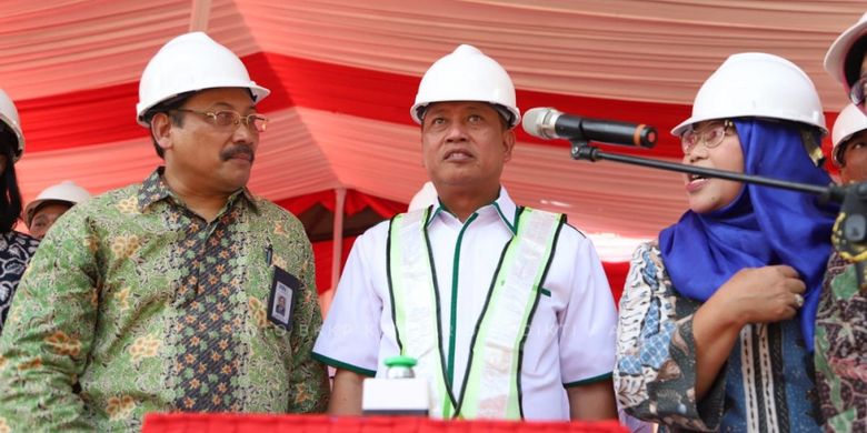Pemancangan tiang pertama pembangunan gedung laboratorium Standar Nasional Satuan Ukuran (SNSU) BSN di Komplek Puspiptek, Tangerang Selatan (05/09/2018).
