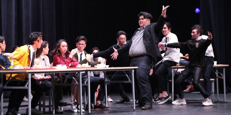 Binus School Simprug menggelar pertunjukan drama musikal yang dilakoni siswa dari jenjang TK hingga SMA mengangkat judul Superego di Jakarta (12/4/2019).