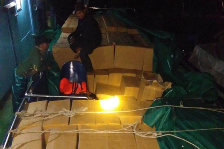 Puluhan kardua berisikan roko ilegal diselundupkan ke Dumai dari Batam, Kepri. Roko ilegal ini bernilai Rp 1,5 miliar