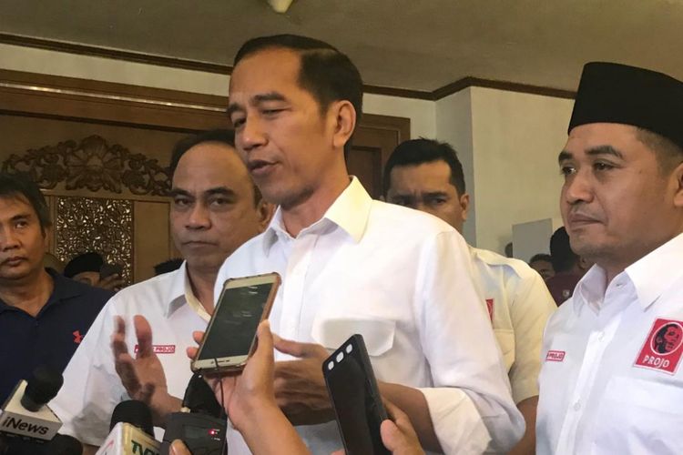 Bakal calon Presiden Joko Widodo menghadiri acara rapat kerja nasional (Rakernas) IV Ormas Pro Jokowi (Projo) 2018, di Hotel Grand Sahid, Jakarta Pusat, Minggu (16/9/2018). 