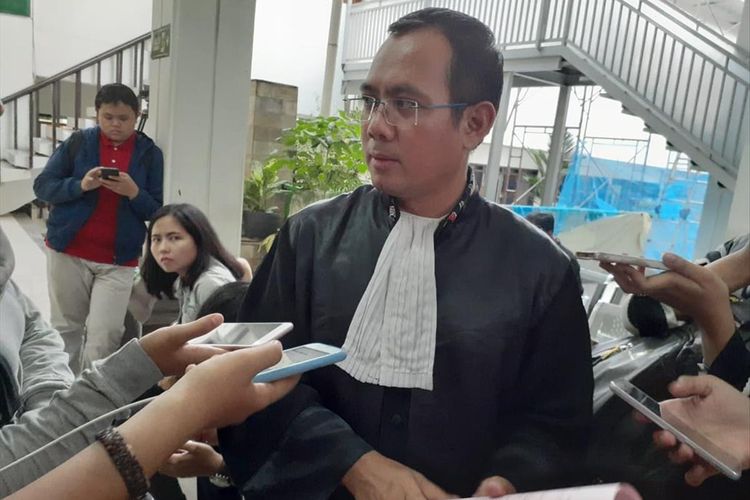 Kuasa hukum Joko Driyono, Mustofa Abidin saat ditemui usai sidang pembacaan tuntutan Jaksa Penuntut Umum di Pengadilan Negeri Jakarta Selatan, Kamis (4/7/2019)