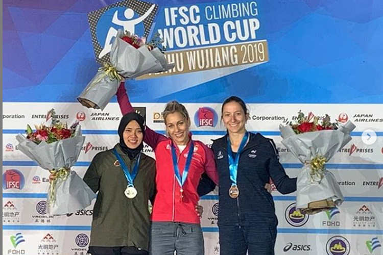 Atlet panjat tebing putri Indonesia, Aries Susanti Rahayu berhasil menyabet medali perak pada IFSC World Cup Series nomor speed putri yang dilaksanakan di Wujiang, China, Jumat (3/5). 