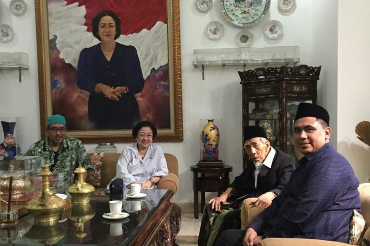 Megawati Soekarnoputri menerima kunjungan KH Maimoen Zubair