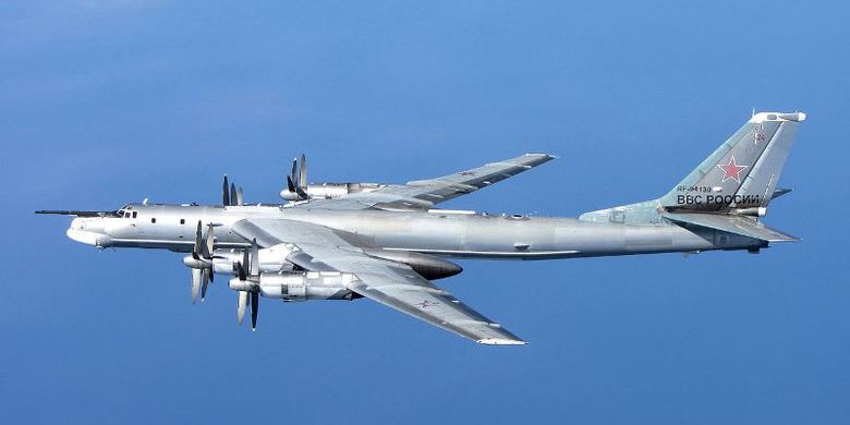 Pesawat pengebom buatan Rusia, TU-95 Bear.