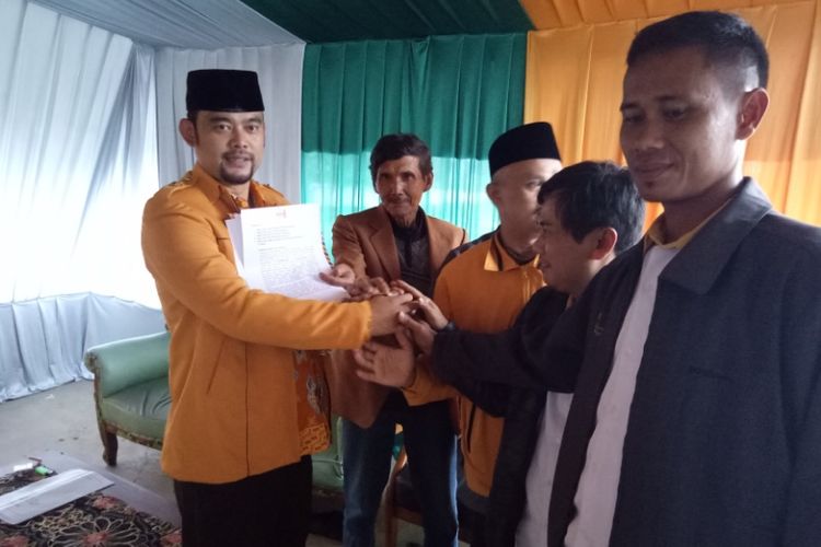 Ketua DPC Hanura Garut kubu Bambu Apus Sherli Besi menerima dukungan dari 38 PAC Hanura Garut yang menyatakan tetap di kubu Bambu Apus.