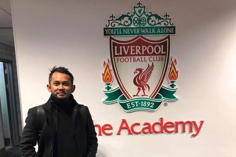 Asisten Pelatih Bogor FC, Muhammad Yusuf Prasetyo, saat berkunjung ke akademi Liverpool. 