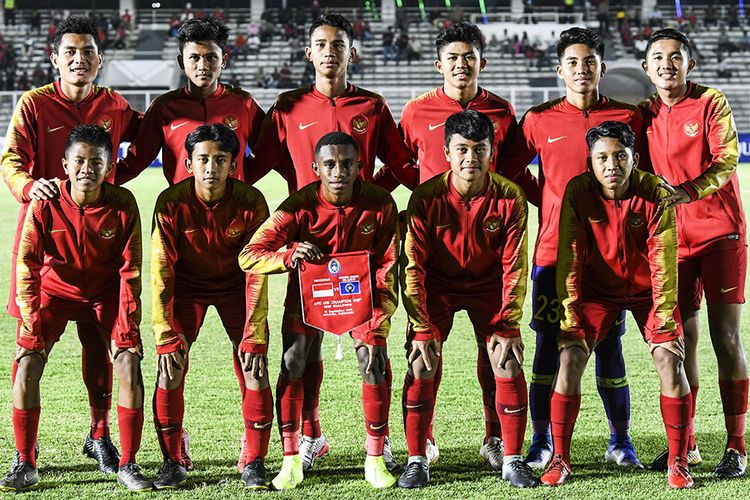 Pemain Timnas U-16 Indonesia berfoto bersama sebelum pertandingan melawan Timnas Kepulauan Mariana Utara U-16 pada laga kualifikasi Piala AFC U-16 2020 di Stadion Madya, Jakarta, Rabu (18/9/2019). Timnas U-16 Indonesia berhasil menang telak dengan skor 15-1 atas Mariana Utara.