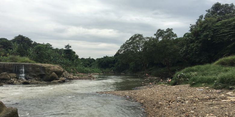 Curug Parigi di Kampung Parigi, Kecamatan Bantargebang, Kota Bekasi, Jawa Barat, Jumat (5/1/2018). 