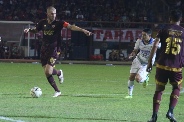 Pertandingan PSM vs Persib berlangsung di Stadion Andi Mattalatta, Mattoangin, Makassar.

