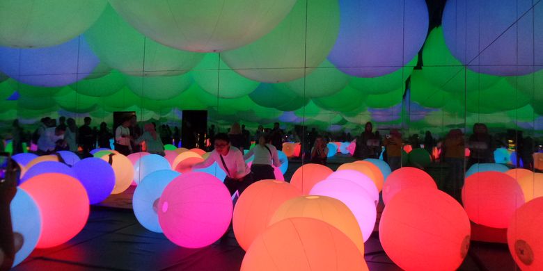 Light Ball Orchestra, salah satu instalasi di teamLab Future Park yang digelar di Gandaria City mulai 20 Juni hingga 20 Desember 2019.