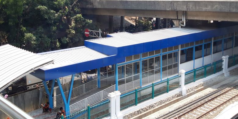 Stasiun Cakung Terintegrasi dengan halte transjakarta 
