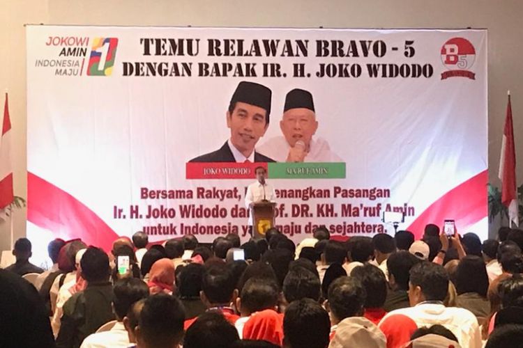 Presiden Joko Widodo saat menghadiri acara temu Kelompok Relawan Bravo-5 di Putri Duyung Ancol, Jakarta Utara, Senin (10/12/2018).