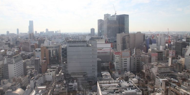 Panorama Osaka dari bianglala raksasa bernama ?Ebisu Tower? yang ada di Don Quijote cabang Dotonbori, Osaka, Jepang. 