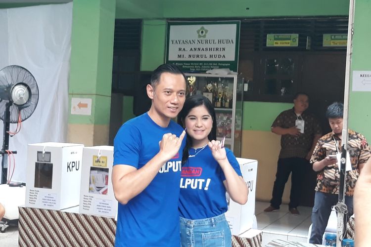 AHY dan istri usai mencoblos di TPS Petogogan, Jakarta Selatan, Rabu (17/4/2019).