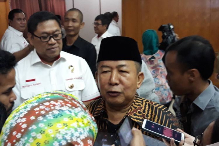 Putra pemimpin Darul Islam/Tentara Islam Indonesia (DI/TII) Sekarmadji Maridjan Kartosuwiryo, Sarjono Kartosuwiryo, di Gedung Kemenko Polhukam, Jakarta Pusat, Selasa (13/8/2019).