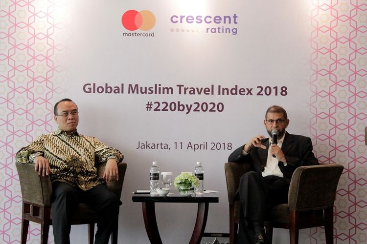 Tommy Singgih (kiri), Direktur, Mastercard Indonesia; dan Fazal Bahardeen, CEO dari CrescentRating dan HalalTrip; dalam sesi tanya jawab selama acara Peluncuran Mastercard-CrescentRating Global Muslim Travel Index (GMTI) 2018.