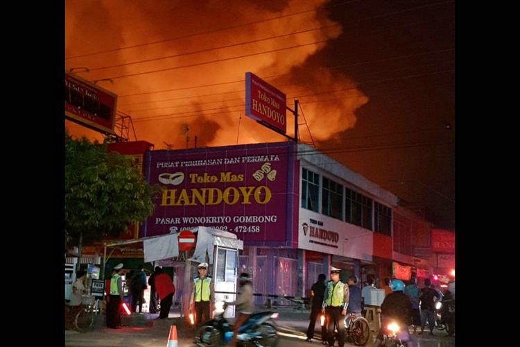 Kebakaran hebat melanda Pasar Wonokriyo, Kecamatan Gombong, Kebumen, Jawa Tengah, Kamis (7/9/2017) sekitar pukul 03.30 WIB.