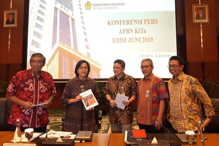 Menteri Keuangan Sri Mulyani Indrawati saat memberikan paparan kinerja APBN hingga akhir Mei 2019 di Jakarta, Jumat (21/6/2019).