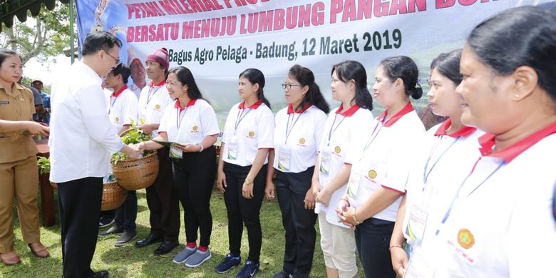 Sekretaris Jenderal Kementerian Pertanian, Syukur Iwantoro, saat menyapa 453 pewakilan Gabungan Kelompok Tani yang hadir pada Pencanangan Gerakan Petani Milenial Provinsi Bali di Bagus Agro Pelaga, Kabupaten Badung-Bali, Selasa (12/3/2019).