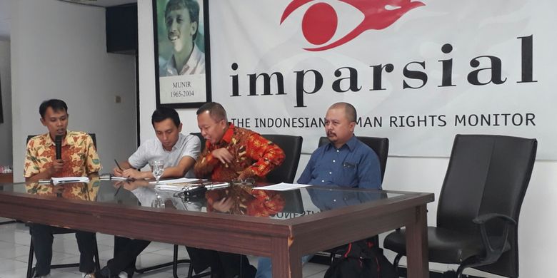 Diskusi yang mengangkat tema Urgensi Revisi UU Ormas di kantor Imparsial, di kawasan Tebet Dalam, Jakarta Selatan, Senin (20/11/2017).