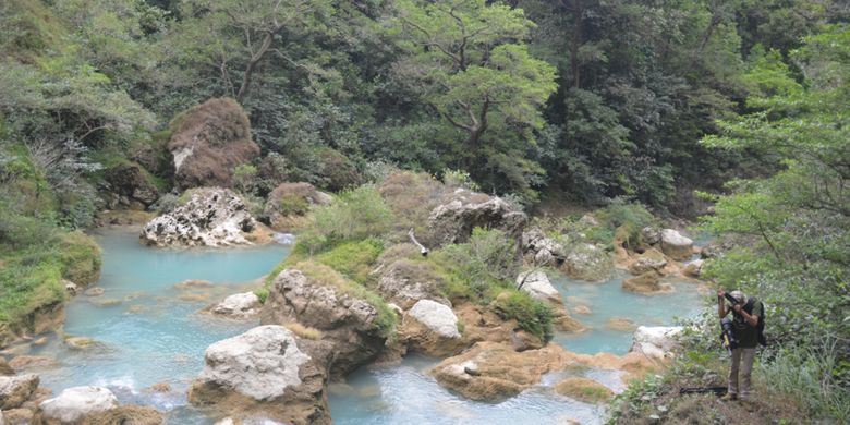 Daerah aliran Sungai Matayangu yang unik karena dipenuhi batu-batu besar di TN MataLawa Sumba, NTT, Senin (6/8/2018). 